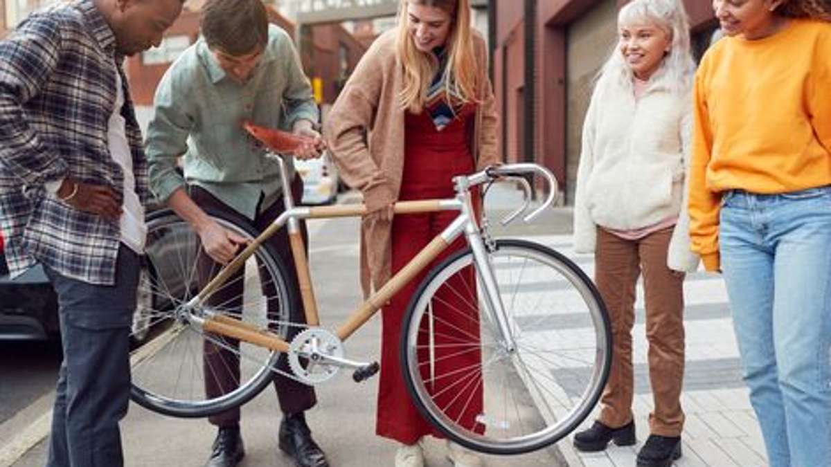 Die Fahrradindustrie verbucht derzeit Rekordumsätze. Vor allem ein neues E-Bike steht bei vielen auf dem Wunschzettel ganz weit oben. Doch welche Anforderungen stellen Zweirad-Fans an ihr neues Fahrrad?