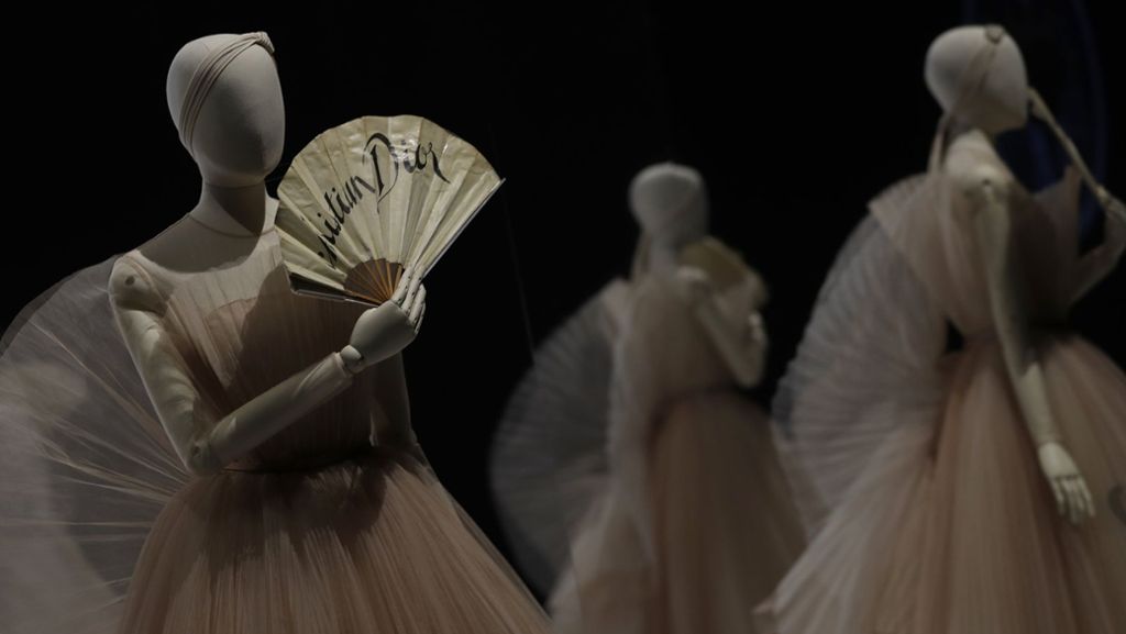 Ausstellung in London: Dior zeigt Haute Couture mit britischem Flair