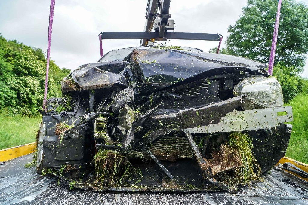 Ein 28-jähriger BMW-Fahrer hatte am Samstagvormittag in Fellbach einen schweren Unfall. Foto: SDMG