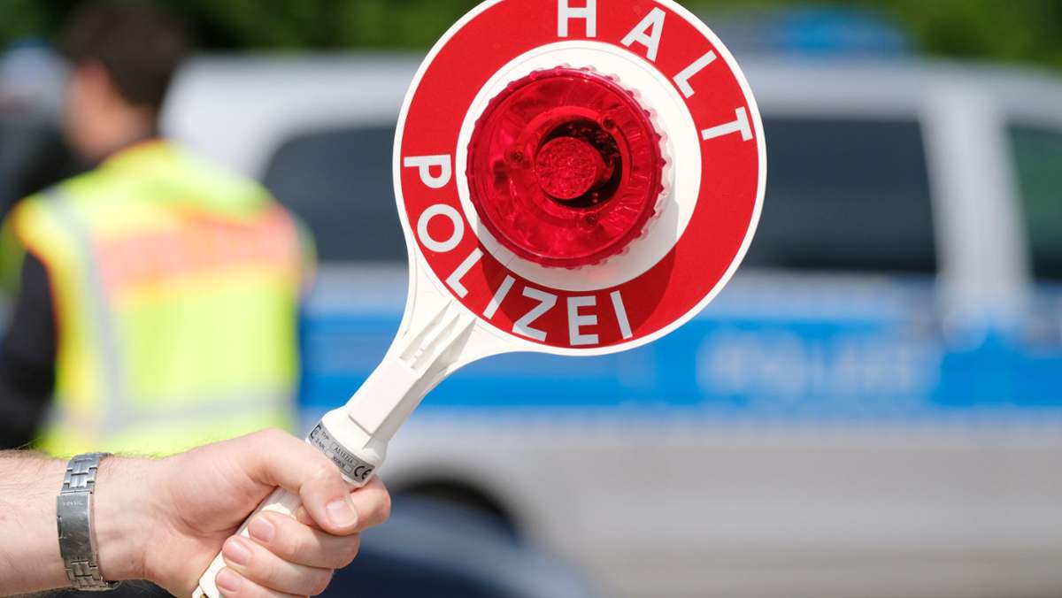 Vorfall in Stuttgart: Polizei kontrolliert Touristen und stößt dabei auf Schusswaffe