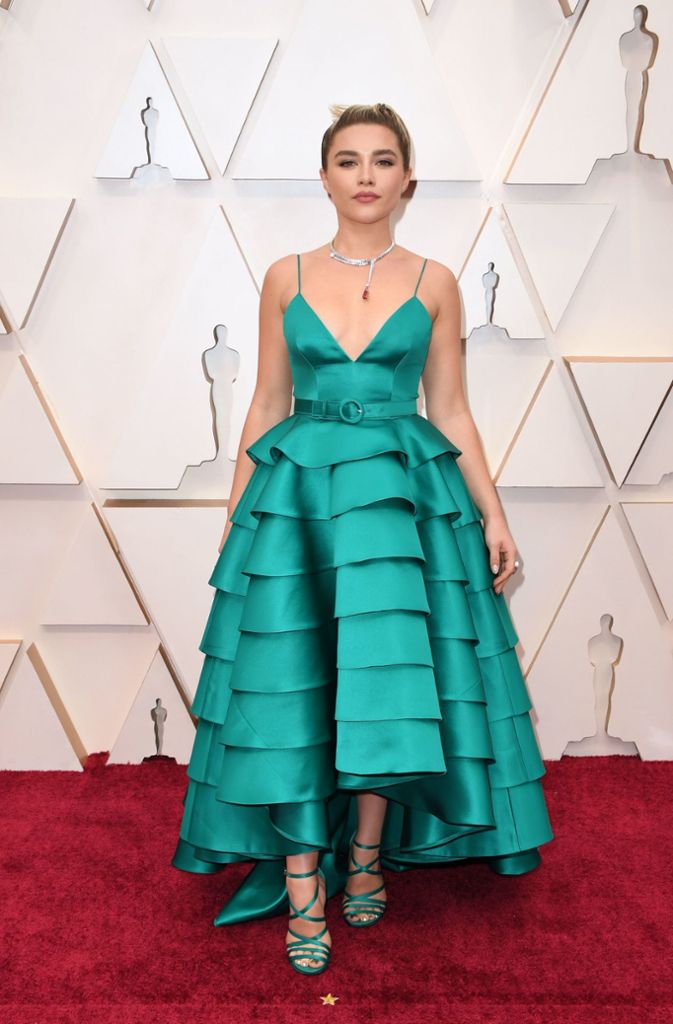 Hui: Man kann den gestuften Rock zu üppig finden, aber Florence Pugh kann dieses türkisgrüne Kleid aus dem Hause Louis Vuitton definitiv tragen.