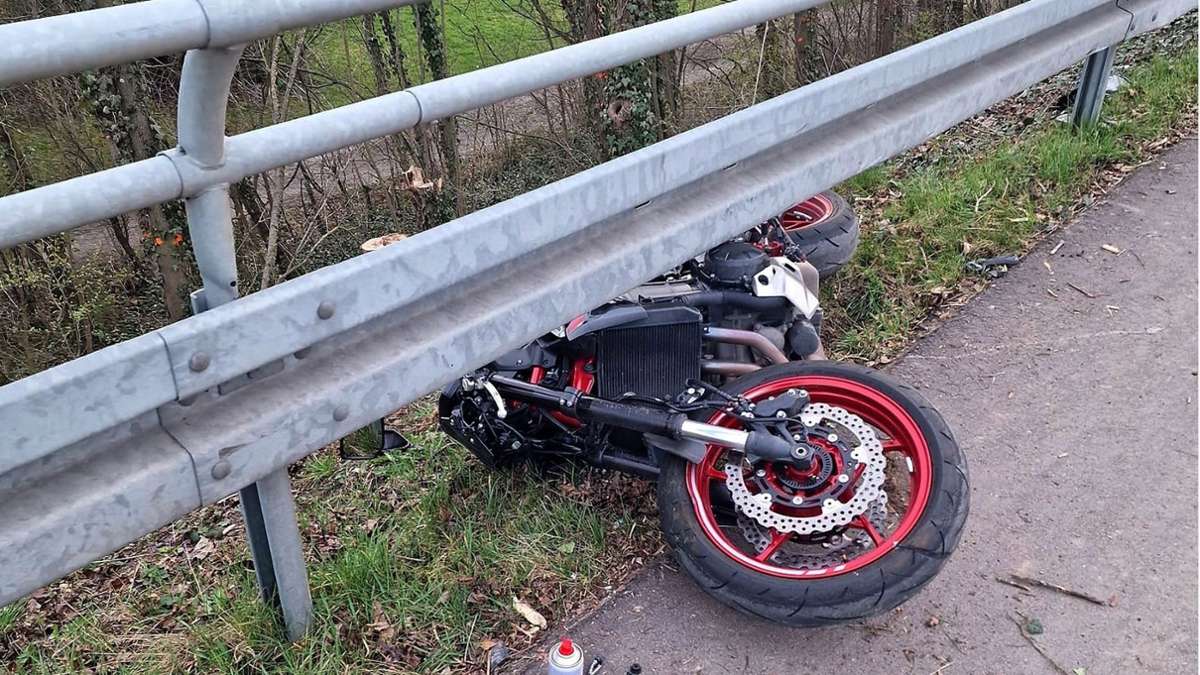 Tamm im Kreis Ludwigsburg: Motorradfahrer verletzt sich bei Unfall schwer