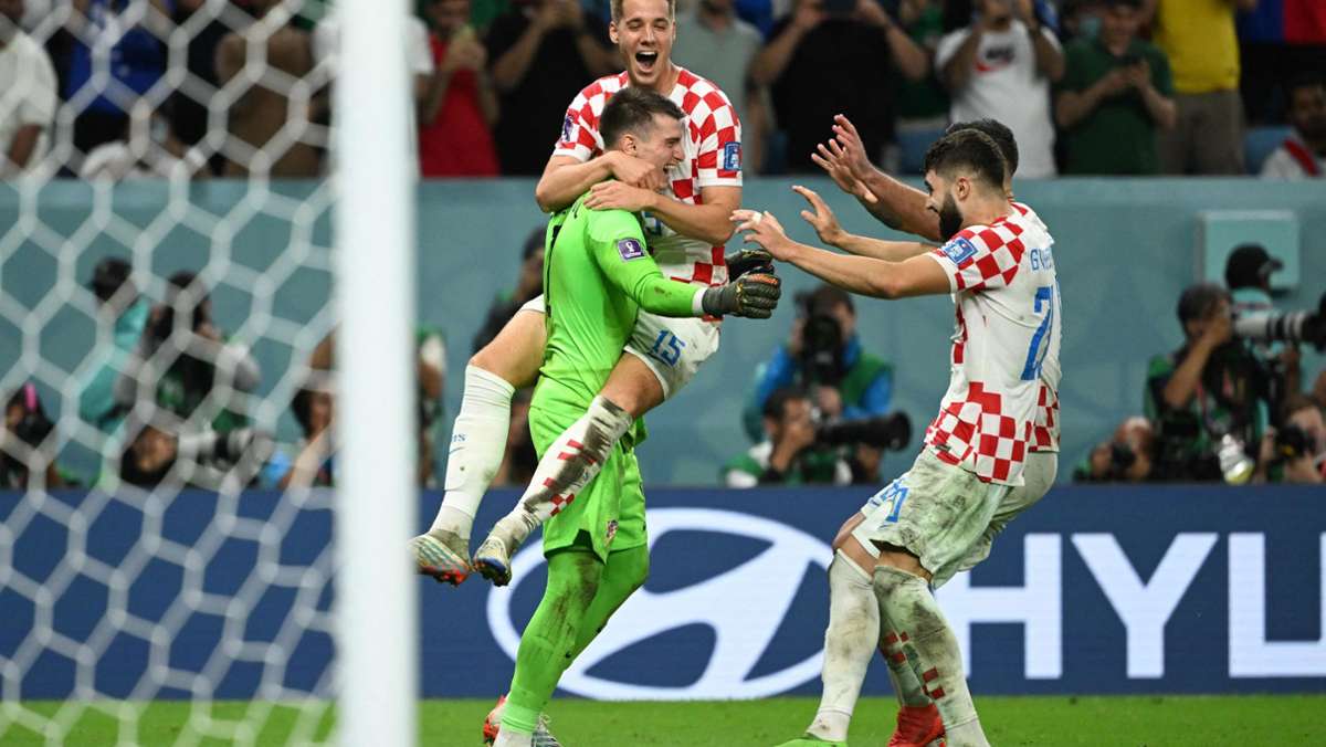 WM 2022 in Katar: Elfmeterkiller Livakovic bringt Kroatien ins Viertelfinale