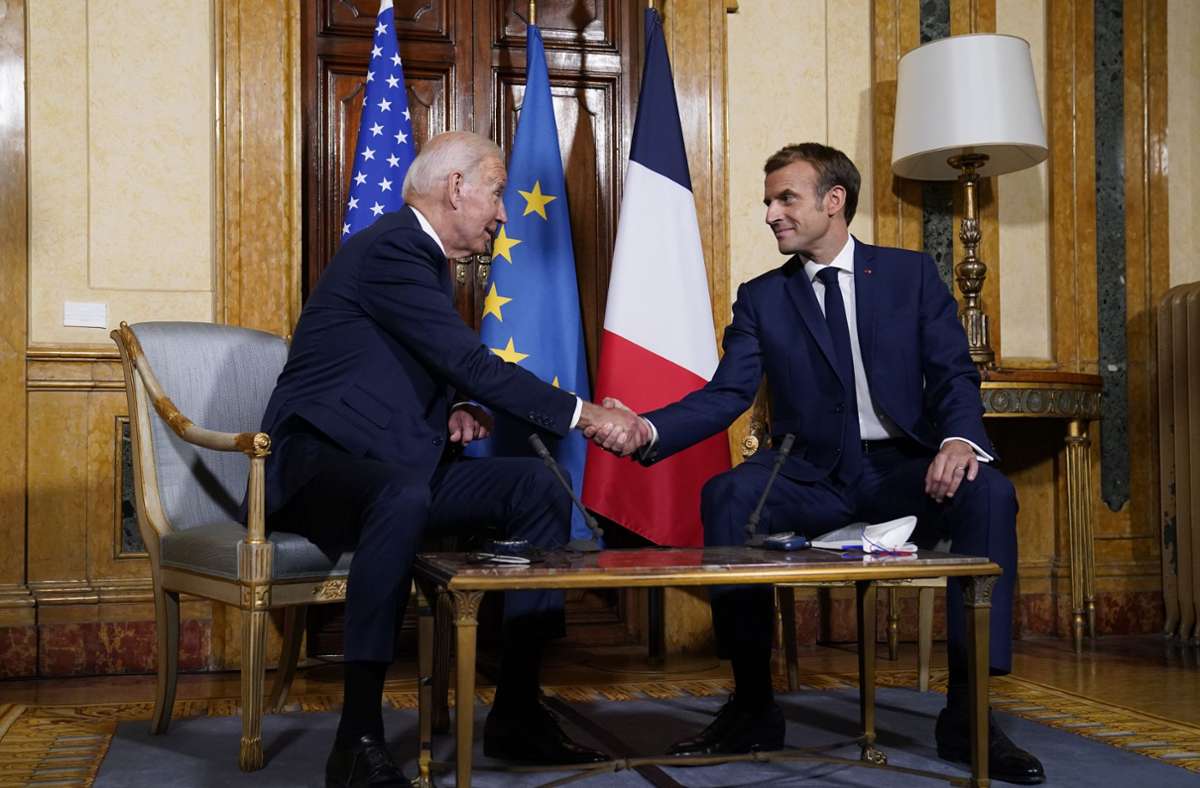 Joe Biden (links) und Emmanuel Macron beim G20-Gipfel. Foto: dpa/Evan Vucci