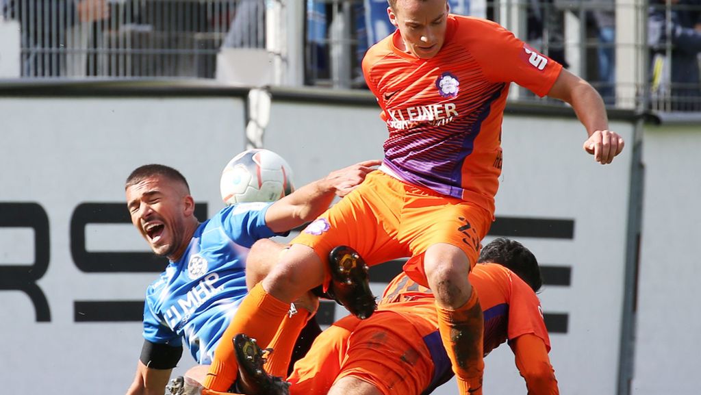  Bittere Niederlage für die Stuttgarter Kickers am Samstag im Oberliga-Heimspiel gegen den FC Nöttingen. Nach vier Pflichtspiel-Siegen in Folge setzte es für die Blauen wieder eine Niederlage. Das Spiel zum Nachlesen im Liveticker. 