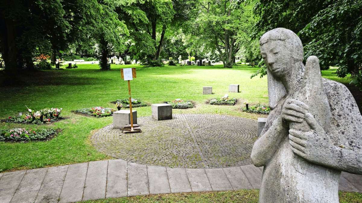 Pragfriedhof in Stuttgart: Grabschmuck von Babygräbern abgeräumt