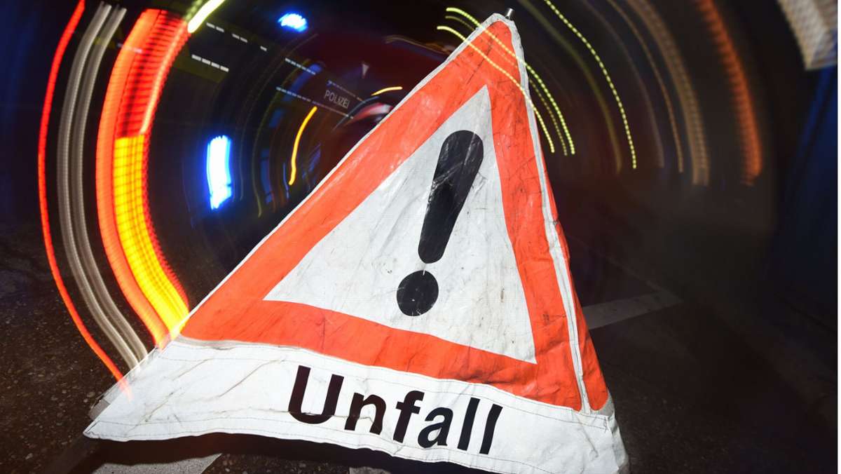 Unfall nahe Weinstadt: B29 nach Unfall mit fünf Autos stundenlang voll gesperrt