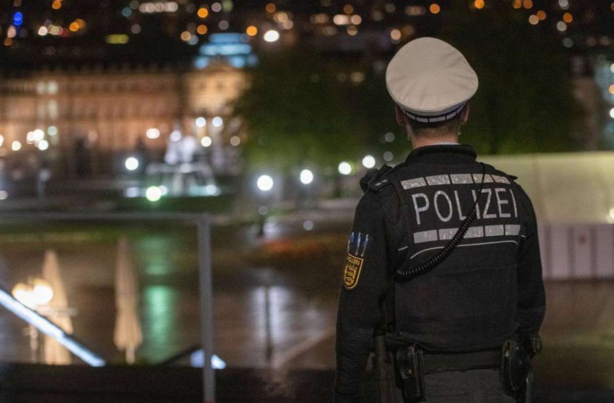 Die Polizei hält Ausschau: Nachts schlagen unbekannte Einbrecher in der Königstraße zu. Foto: 7aktuell.de/Oskar Eyb