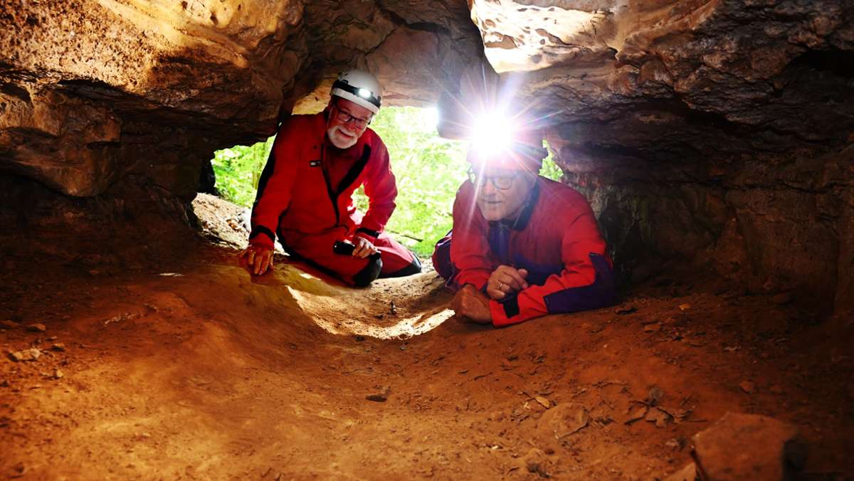  In Baden-Württemberg gibt es rund 1 000 Höhlen. Die beiden Höhlenforscher Markus Pantle und Thomas Rathgeber erforschen in der Umgebung rund um Murr und Neckar die faszinierende Welt unter Tage. 