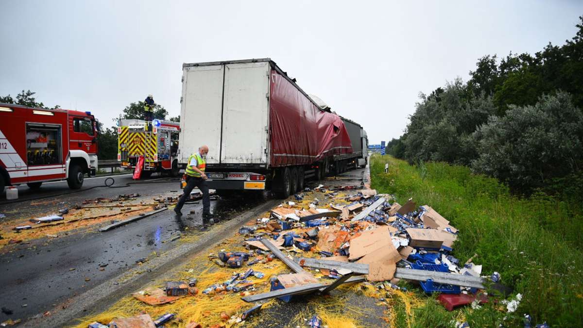 A6 bei Wiesloch: Lastwagenfahrer stirbt bei Auffahrunfall