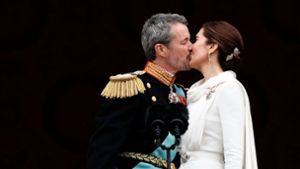 König Frederik X. zeigt viel Gefühl – und am Ende wird geküsst
