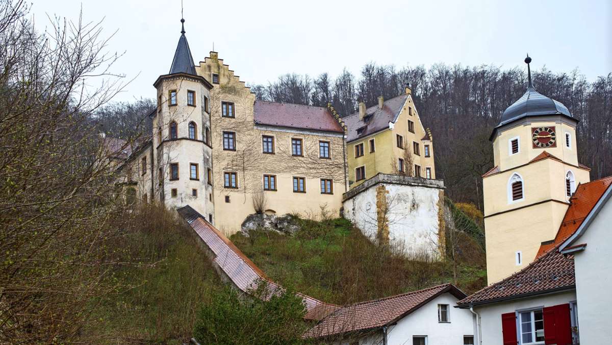  Nur wenig war bislang bekannt über das Zwangswohnheim für ältere jüdische Menschen im Weißensteiner Schloss. Der pensionierte Geschichtslehrer Franz Sickert hat dazu geforscht und Erschütterndes ans Licht gebracht.  