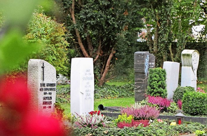 Giftspritzer auf dem Friedhof in Stuttgart: Beschuldigter Gärtner arbeitet weiter