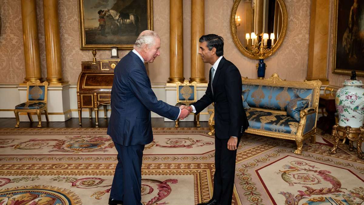 Großbritannien: König Charles ernennt Rishi Sunak zum neuen Premierminister