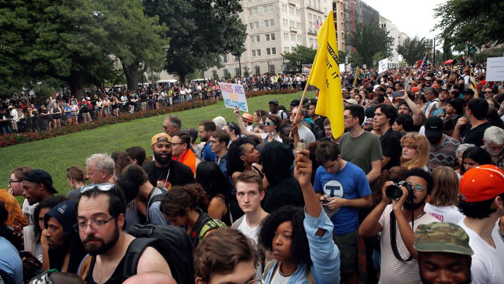 Demonstrationen in Washington: Tausende demonstrieren gegen Rechtsextremisten und gegen Trump