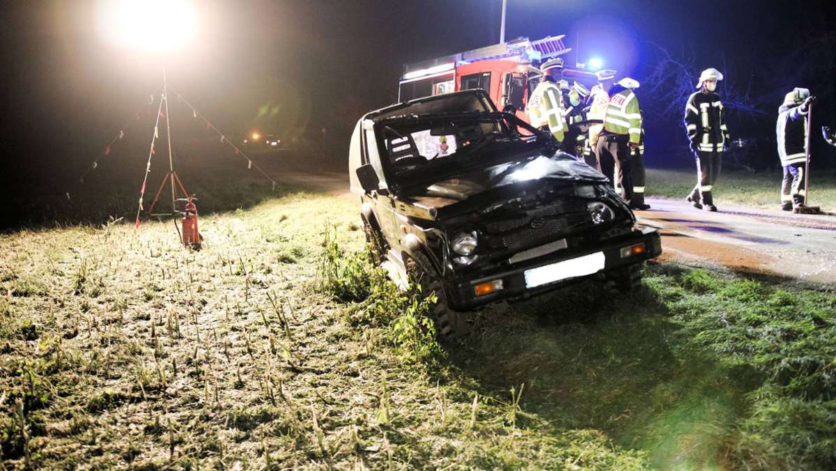 Unfall im Rems-Murr-Kreis: Glatteis: Auto kommt ins Schleudern - Fahrer schwer verletzt