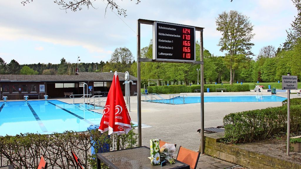  In zwei von vier Bädern im Stuttgarter Norden kann schon geschwommen werden. Das Bädle auf der Schlotwiese und das Bad des ASV Botnang haben geöffnet. Das Höhenfreibad Killesberg und das Bad des MTV Stuttgart werden folgen. 