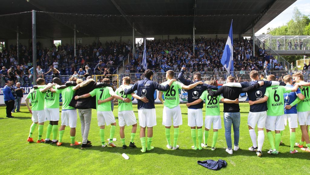 Blaue Party in Hoffenheim: Kickers feiern Klassenverbleib