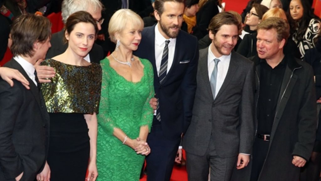 Robert Pattinson kommt zu spät: Helen Mirren stürzt bei Berlinale