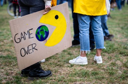 Amnesty International fordert von der künftigen Bundesregierung eine menschenrechtskonforme Klimapolitik. (Archivbild) Foto: dpa/Christoph Schmidt