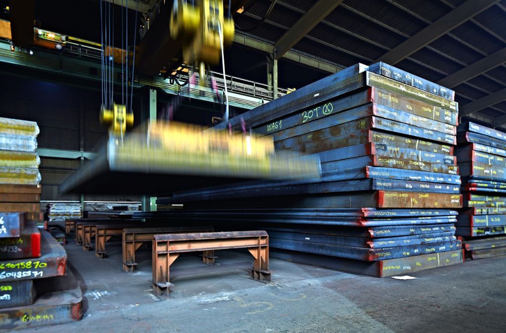 Die Stahlplatten wiegen bis zu 35 Tonnen.
