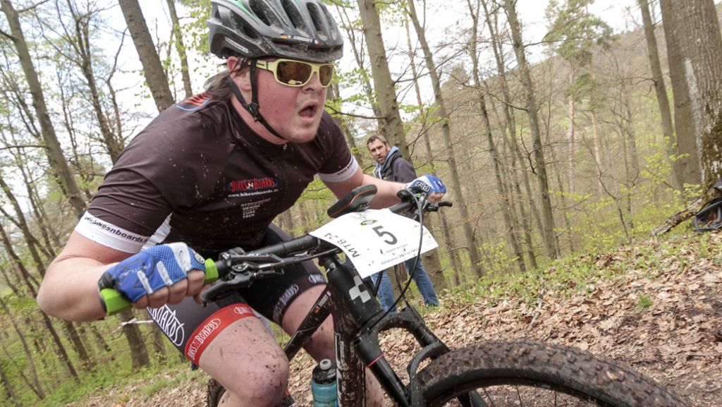 Schönbuch-Trophy: Mountainbiker rauschen durch den Wald