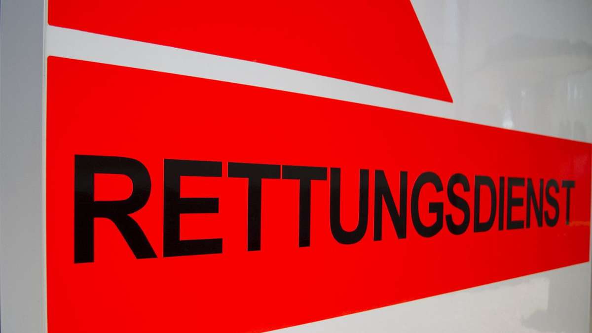 Unfall bei  Autobahnanschlussstelle: Mercedes  stößt in Herrenberg mit Roller zusammen