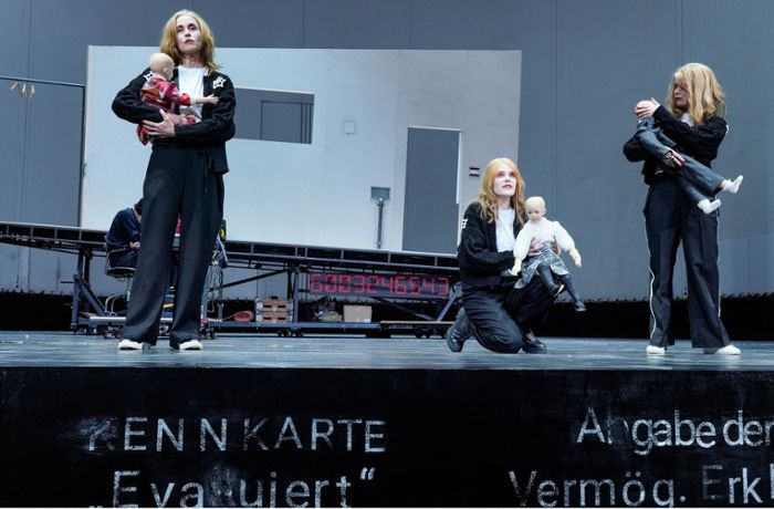 Zwei Premieren von Jelinek im Theater: Warum Elfriede Jelinek die Theatersonnenkönigin der Saison ist