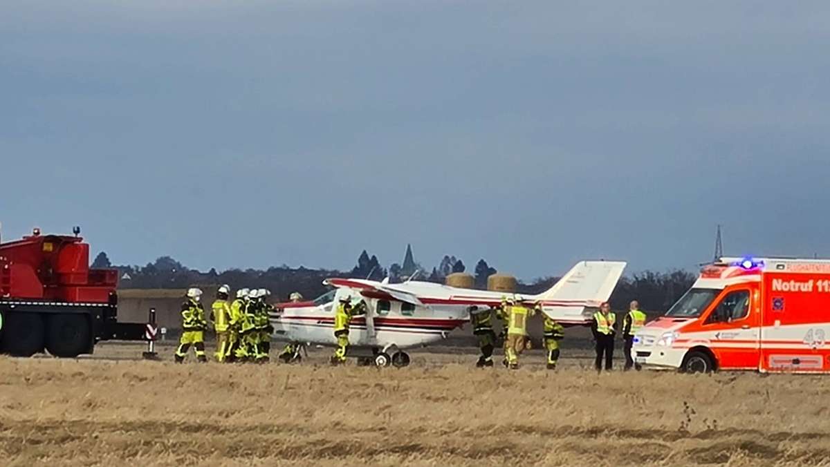  Eine Cessna, die von Würzburg kommt, bleibt auf dem Stuttgarter Flughafen liegen. Die Feuerwehr und die Luftsicherheitsbehörde sind im Einsatz. Was war die Ursache? 