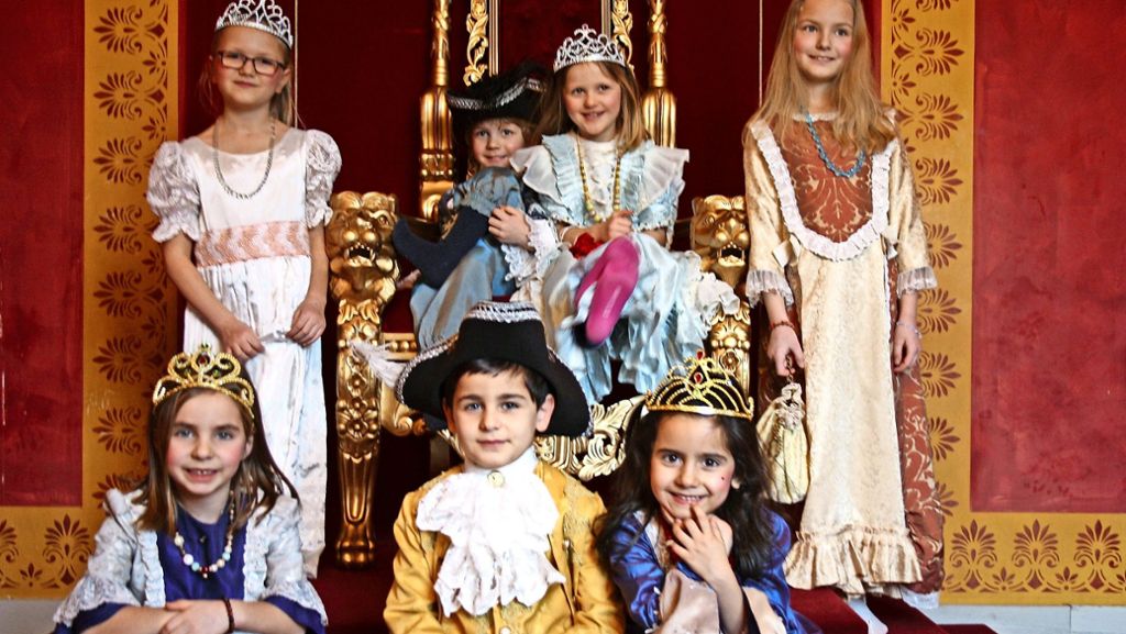 Familientipp:  Kinderführungen im Residenzschloss: Einmal auf dem Königsthron im Schloss sitzen