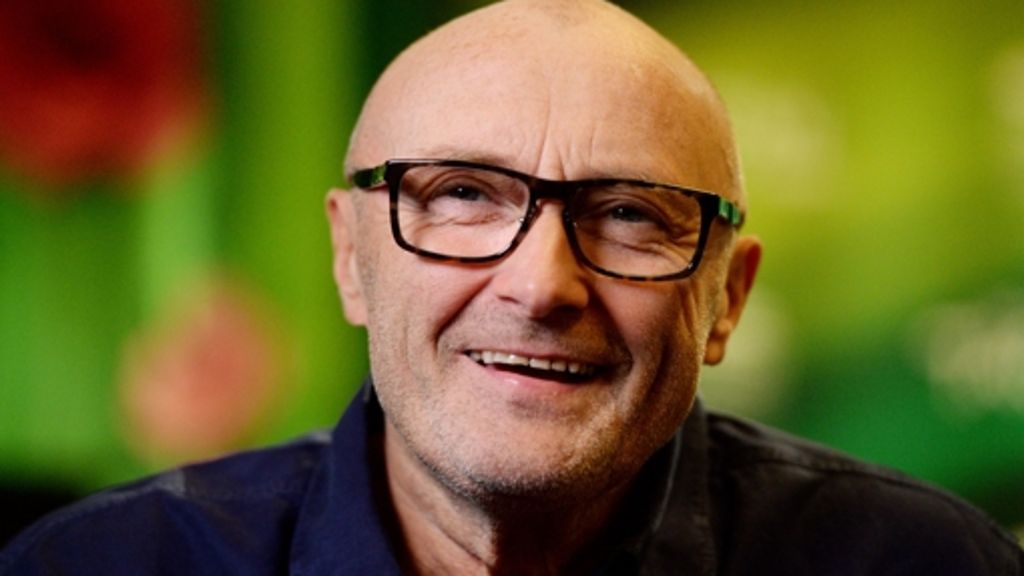  Phil Collins ist inzwischen fast ganz kahl und sieht keinen Tag jünger aus, als er ist. Trotzdem will er im Rentenalter noch einmal neu durchstarten. Ob man das wirklich will? Denn besonders gut geht es ihm nicht. 