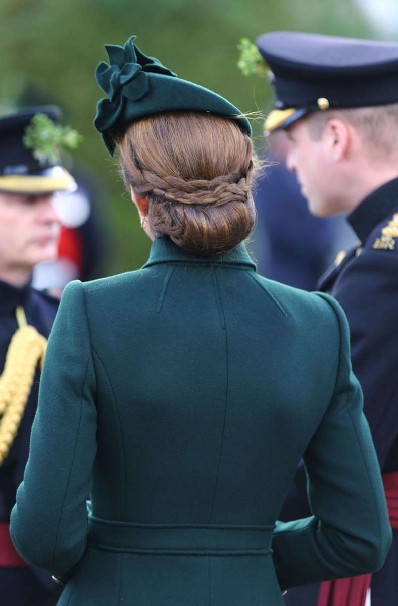 Für solche üppigen Knoten hilft der Coiffeur der Herzogin aber sicher auch mal mit einem Haarteil nach.