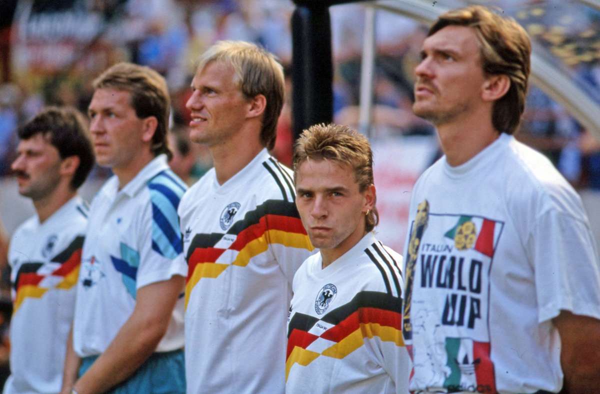 Nur ein Länderspiel hatte Paul Steiner (33/ganz rechts), eisenharter Verteidiger vom 1. FC Köln, vor seiner WM-Nominierung bestritten – ein weiteres sollte weder in Italien noch danach hinzukommen.