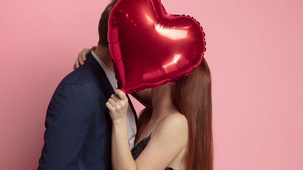  Das Küssen gehört zu den schönsten Dingen des Lebens – und es hat eine lange Tradition. Und am Valentinstag, dem 14. Februar, wird natürlich besonders gern gebusserlt, geschnäbelt und geknutscht. 