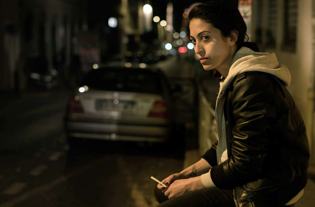 Die Taxifahrerin Aliya (Sabrina Amali)