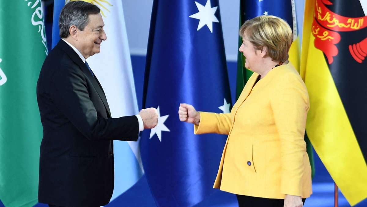  Zum Auftakt des G20-Gipfels in Rom hat Gastgeber Mario Draghi die Staats- und Regierungschefs zu Kompromissbereitschaft und Kooperation aufgerufen. Die Weltgemeinschaft habe „einige schwierige Jahre“ hinter sich, sagte der italienische Ministerpräsident. 
