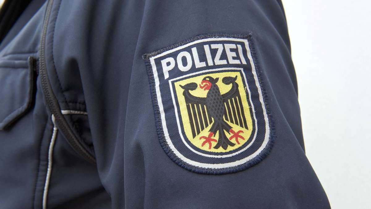 Rätselhafter Vorfall in Mannheim: Mann dringt in Wohnung ein und sticht auf Ehepaar ein