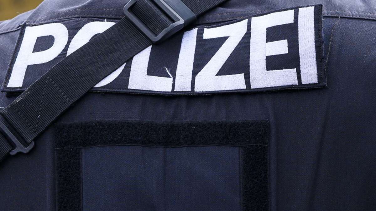  Eine polnische Reisegruppe macht eine kurze Raucherpause in Bayern. Dabei kommt es zum Streit mit einem Deutschen. Dieser zückt ein Taschenmesser. Der Busfahrer geht tödlich getroffen zu Boden. 