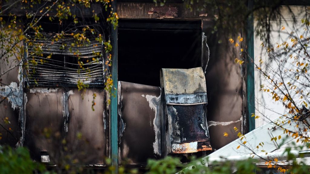 Fabrikbrand in Bamberg: Bosch-Fabrikhalle ist nach Feuer einsturzgefährdet
