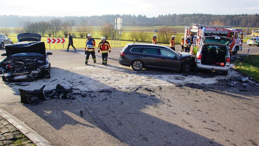 Verkehrsunfall bei Bietigheim-Bissingen: Verletzte und Totalschaden nach Abbiege-Unfall