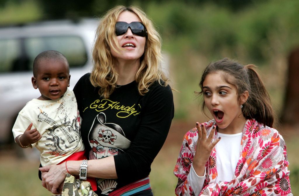 Madonna mit Adoptivsohn David Banda und ihrer Tochter Lourdes.