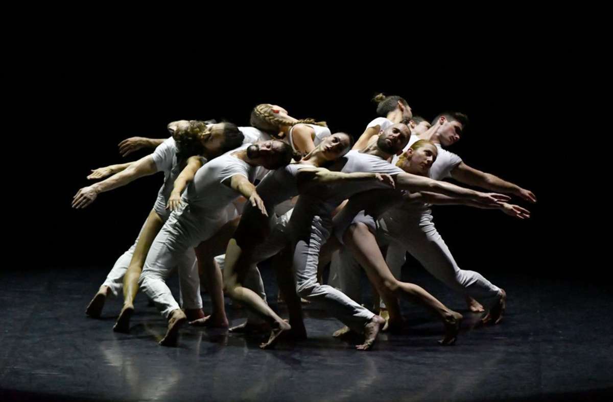„Gravité“ heißt die neue Choreografie von Angelin Preljocaj. Das Tanzstück über die Schwerkraft – und wie man sie überwindet – ist am 18. und 19. Februar zu Gast in Ludwigsburg und verspricht spektakuläre Gruppenszenen.