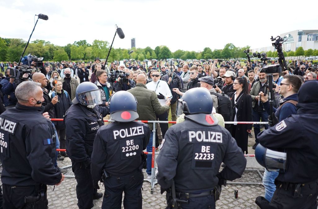 Die Demonstrationen könnten vom rechten Lager ausgenutzt werden, befürchtet das BKA. Foto: dpa/Jörg Carstensen