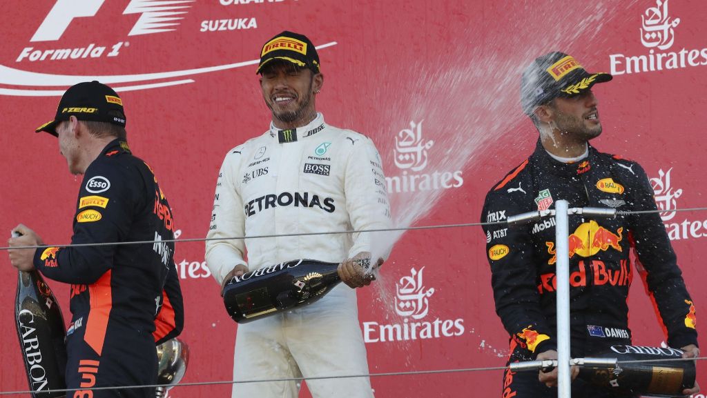 Formel 1: Hamilton rast auf und davon