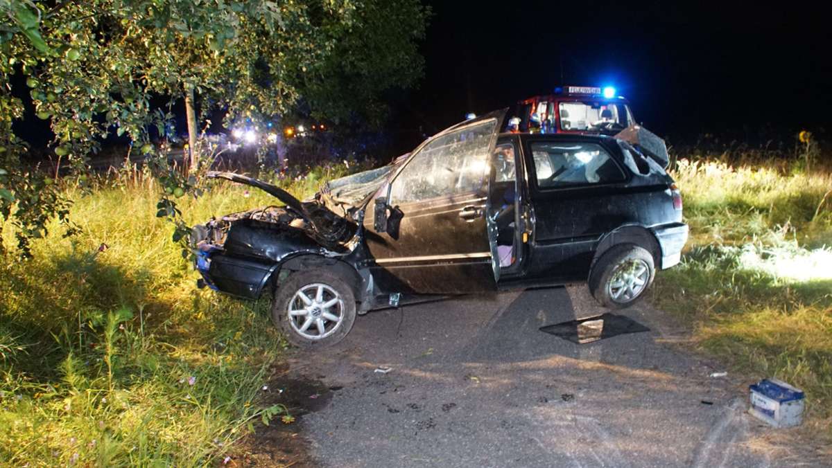 Unfall nahe Sternenfels: Auto überschlägt sich –  Zwei Schwerverletzte