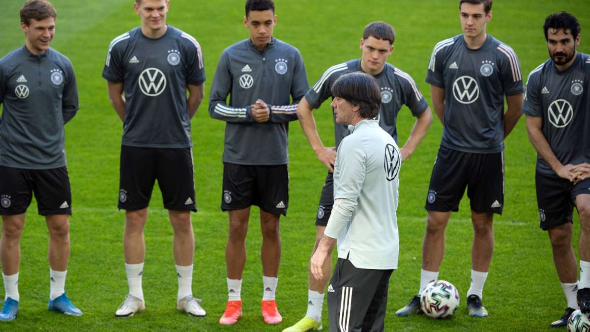  Am 28. Mai startet das Trainingslager der deutschen Mannschaft, die am 11. Juli im Finale der Fußball-Europameisterschaft stehen will. Wie sieht der Fahrplan von Bundestrainer Joachim Löw aus? 