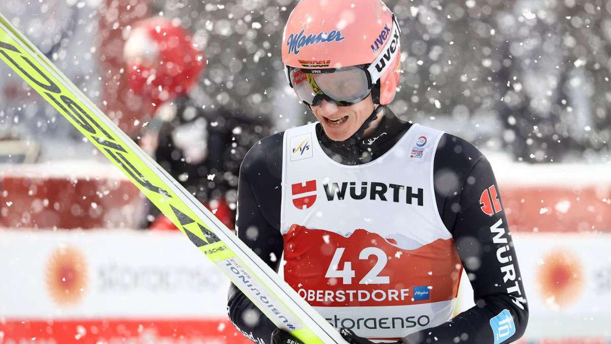  Karl Geiger springt beim Sieg des Österreichers Stefan Kraft zu Bronze auf der großen Schanze und damit zur dritten WM-Medaille in Oberstdorf. Titelverteidiger Markus Eisenbichler legt eine Bruchlandung hin. 