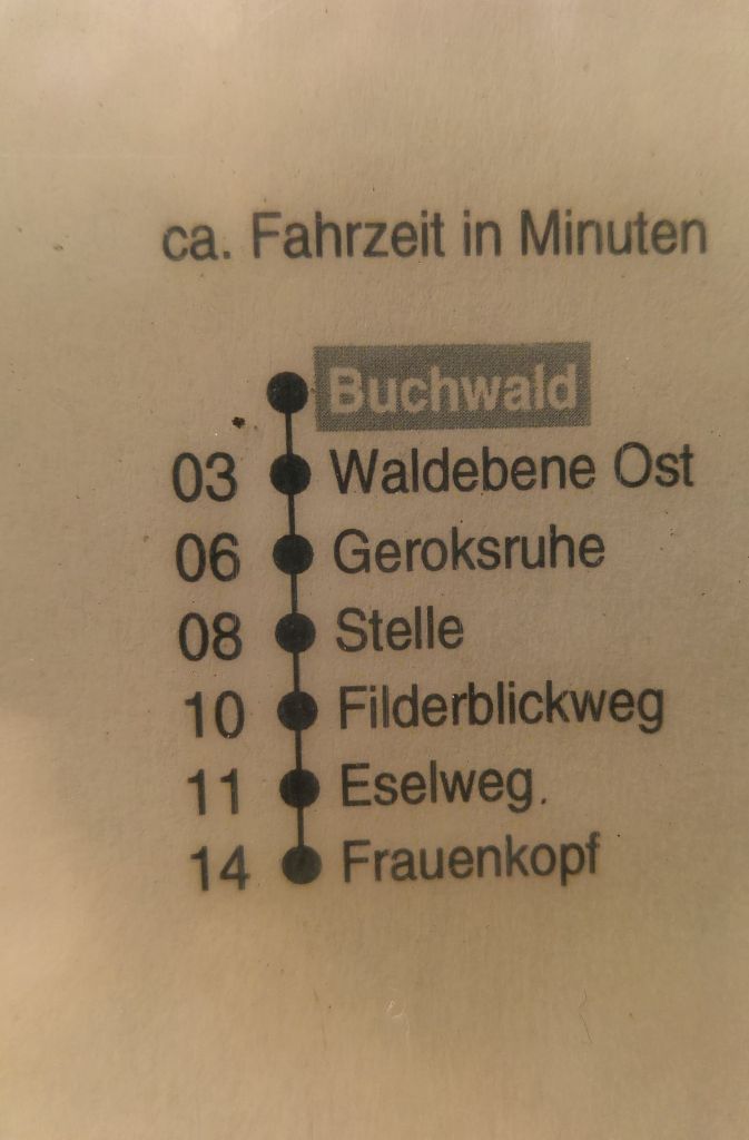 Vom Buchwald zu den Sportanlagen auf der Waldebene dauert es im Bus drei Minuten.