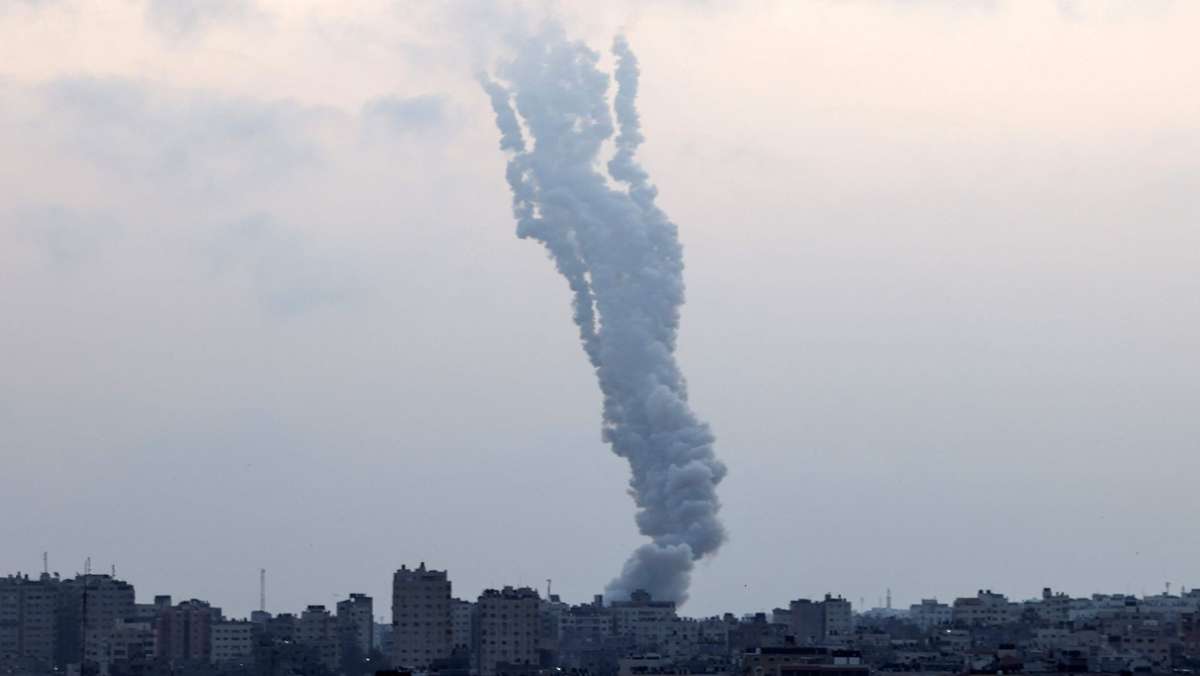  Militante Palästinenser feuern fast ununterbrochen Raketen auf Israel ab. Vor allem die Stadt Aschkelon steht unter schwerem Beschuss. Die Armee tötet unterdessen mehrere Mitglieder radikaler Gruppen im Gazastreifen. 