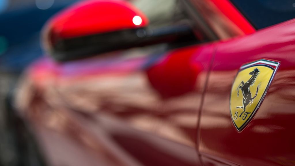 A9 in Bayern: Polizei stoppt vier Ferraris bei illegalem Autorennen